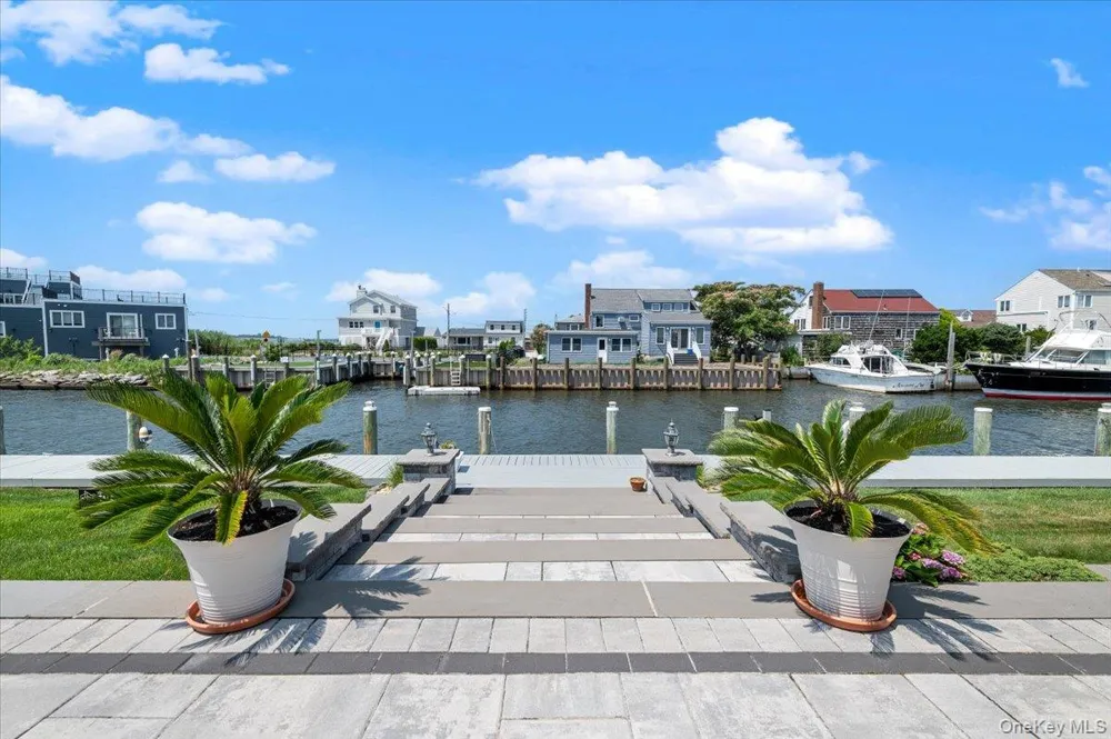 31 Shore Drive W Copiague, NY 11726