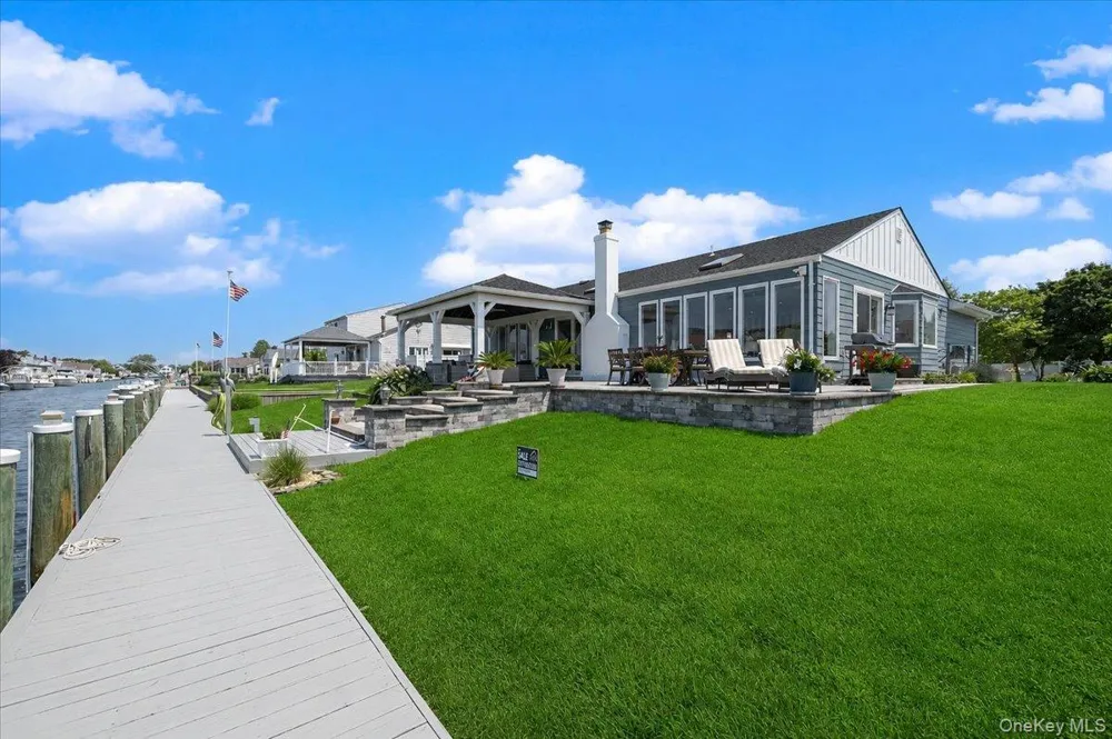 31 Shore Drive W Copiague, NY 11726