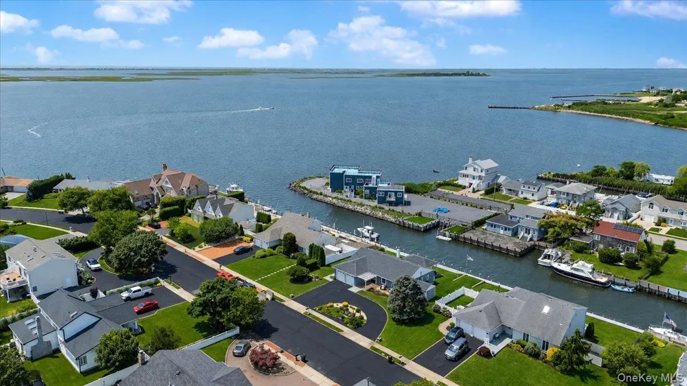 31 Shore Drive W Copiague, NY 11726
