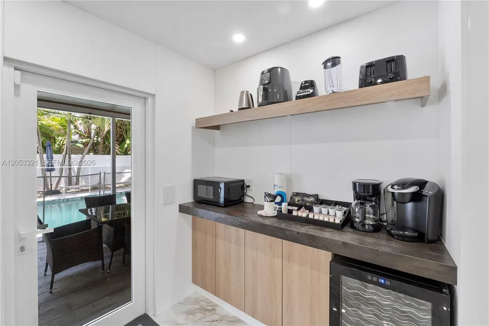 3261 Seaward Dr #3261 Lauderdale By The Sea, FL 33062