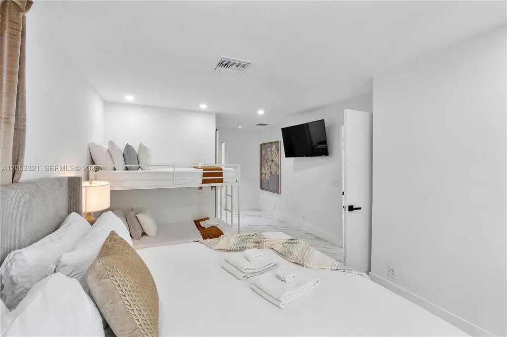 3261 Seaward Dr #3261 Lauderdale By The Sea, FL 33062