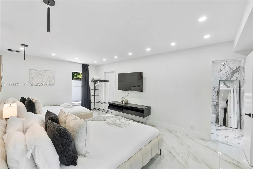 3261 Seaward Dr #3261 Lauderdale By The Sea, FL 33062