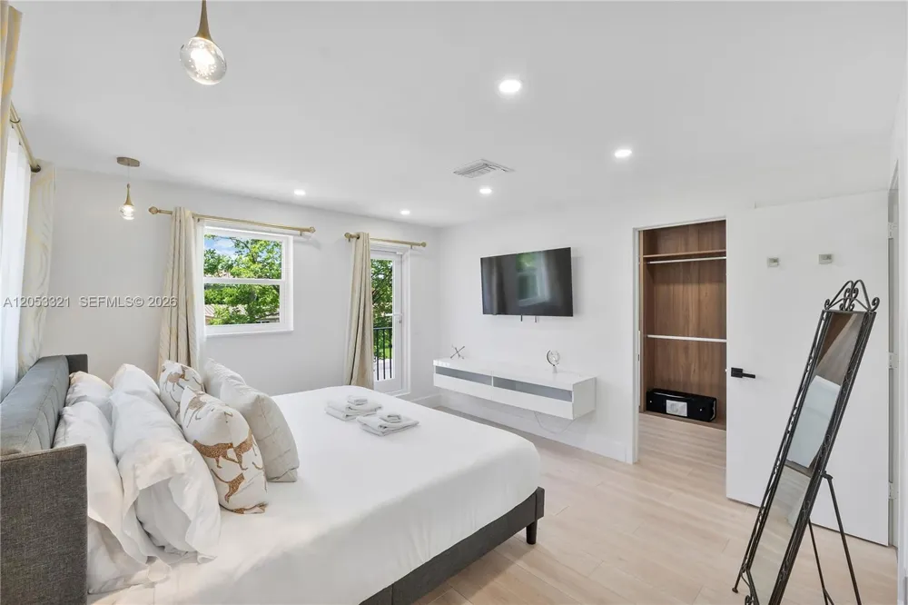 3261 Seaward Dr #3261 Lauderdale By The Sea, FL 33062