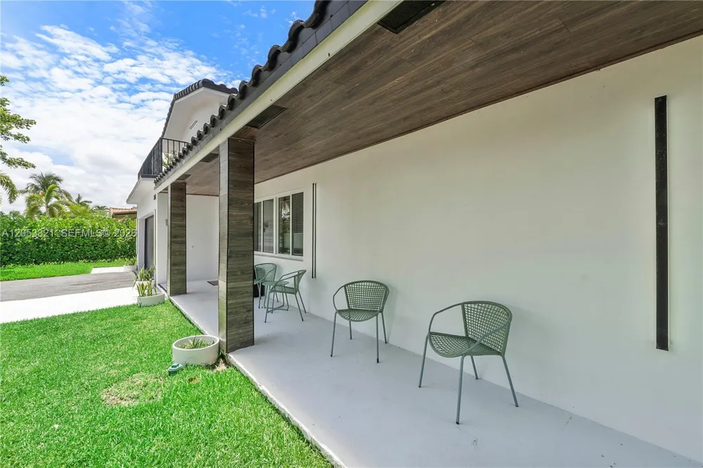 3261 Seaward Dr #3261 Lauderdale By The Sea, FL 33062