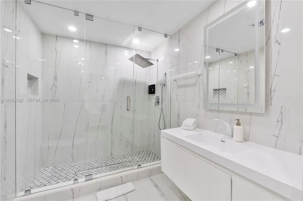 3261 Seaward Dr #3261 Lauderdale By The Sea, FL 33062