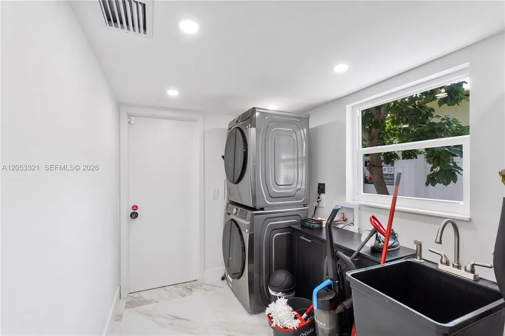 3261 Seaward Dr #3261 Lauderdale By The Sea, FL 33062