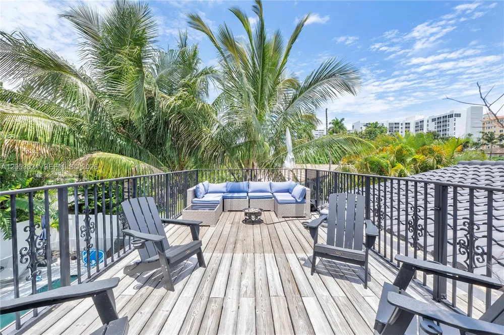 3261 Seaward Dr #3261 Lauderdale By The Sea, FL 33062