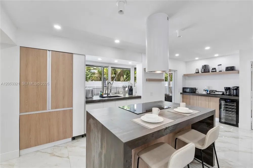 3261 Seaward Dr #3261 Lauderdale By The Sea, FL 33062