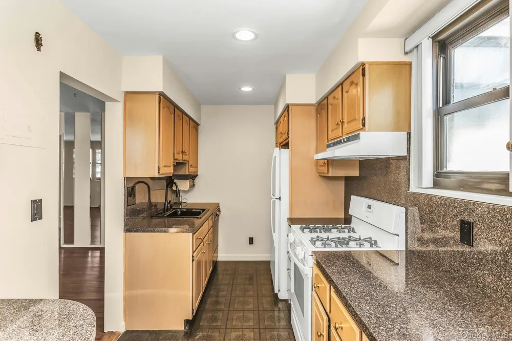 21-47 Utopia Parkway #2 Whitestone, NY 11357