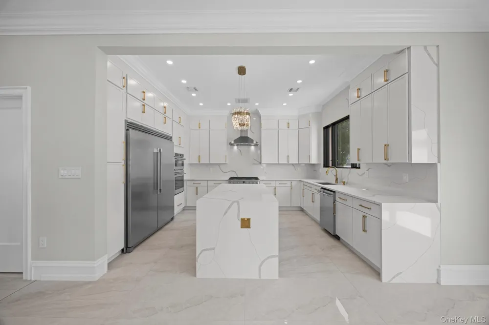 25903 81st Avenue Glen Oaks, NY 11004