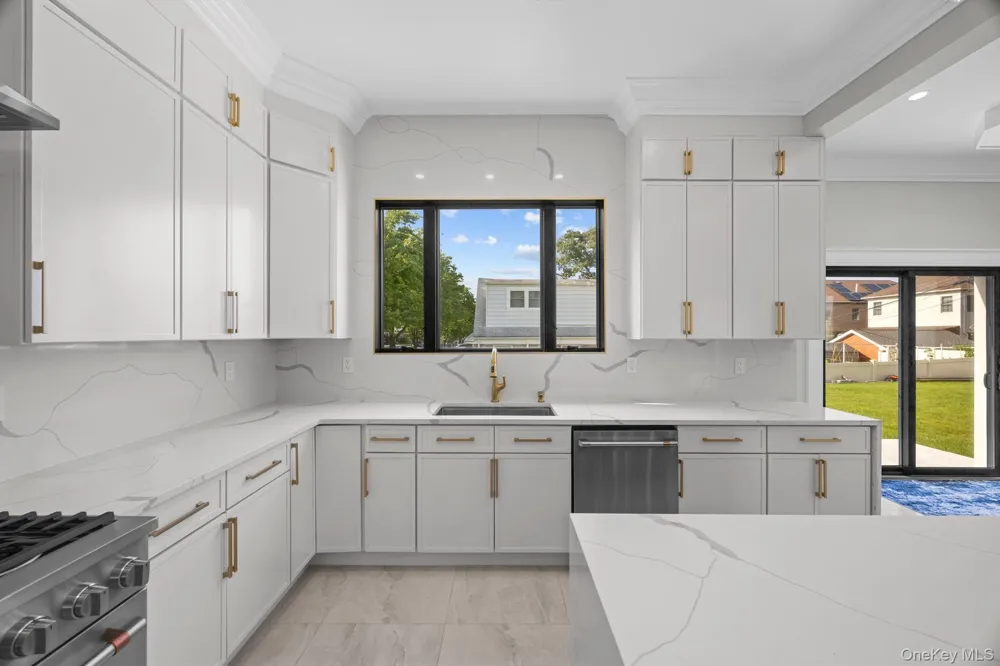 25903 81st Avenue Glen Oaks, NY 11004