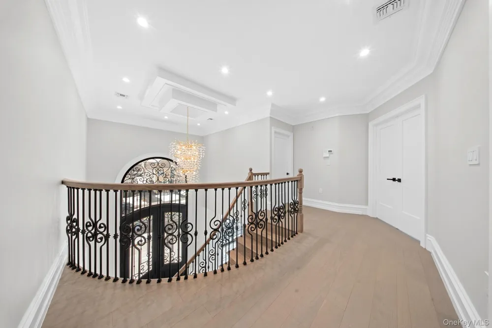 25903 81st Avenue Glen Oaks, NY 11004