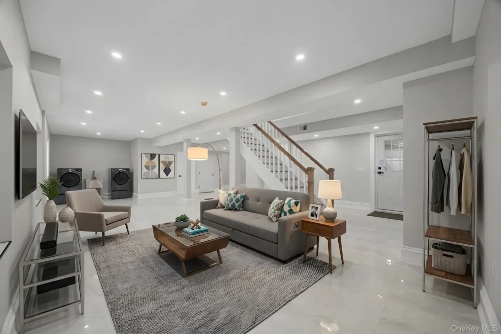25903 81st Avenue Glen Oaks, NY 11004