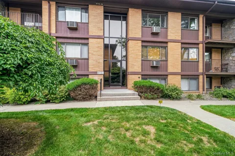 10 Oakwood Terrace #107