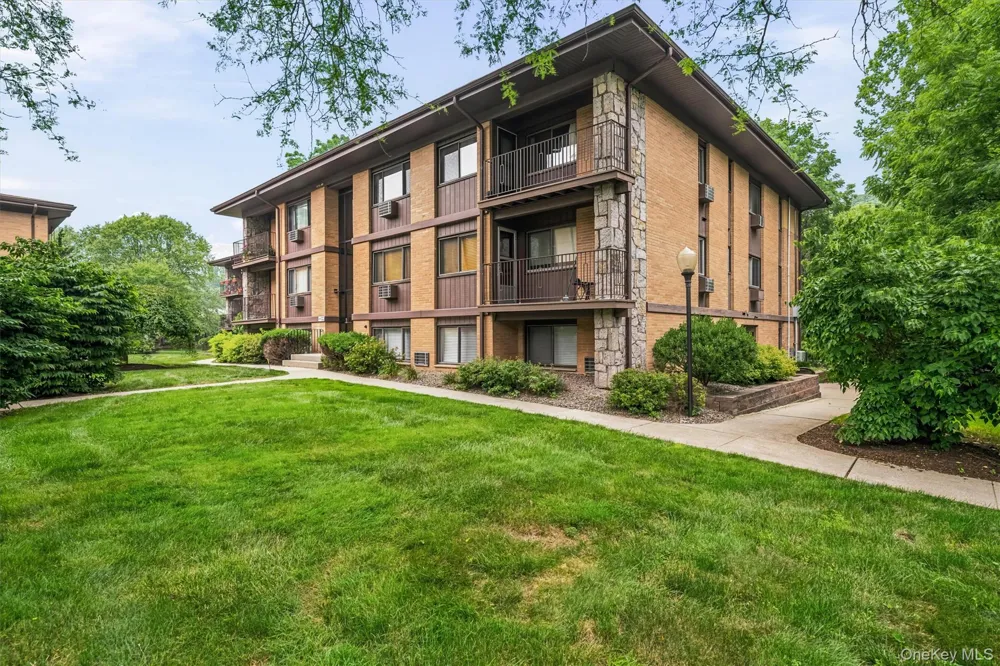10 Oakwood Terrace #107 New Windsor, NY 12553