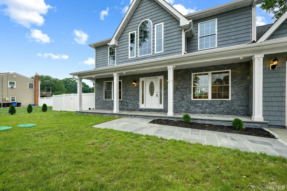 37 Pentmoor Drive Mastic, NY 11950