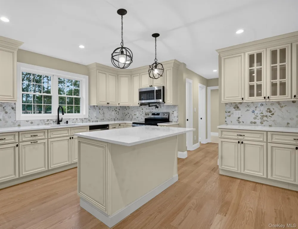 37 Pentmoor Drive Mastic, NY 11950