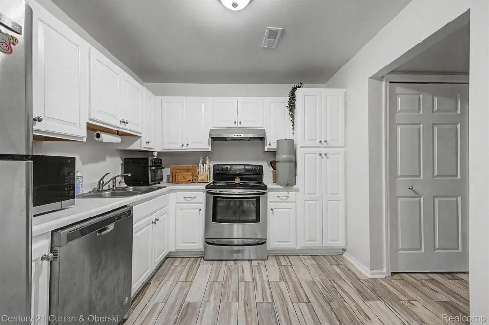 16535 Terrace Village Drive Taylor City, MI 48180