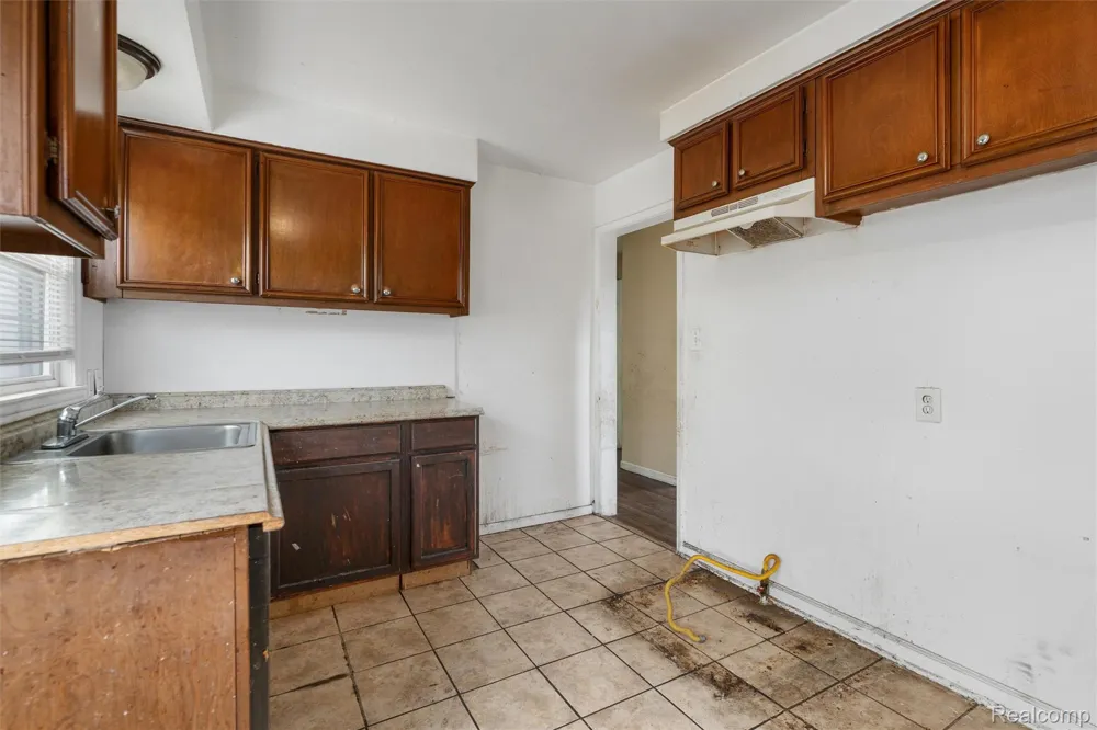 336 Sherbourne Street Inkster City, MI 48141