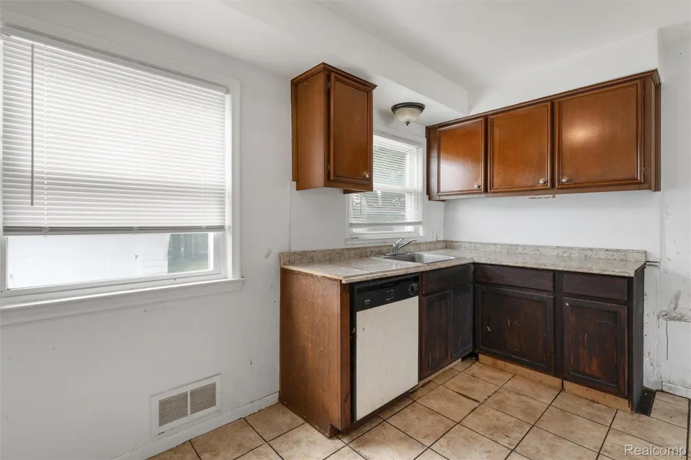 336 Sherbourne Street Inkster City, MI 48141