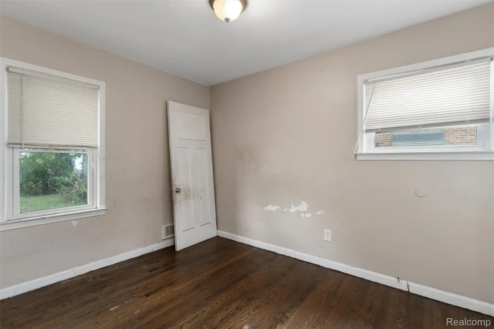 336 Sherbourne Street Inkster City, MI 48141