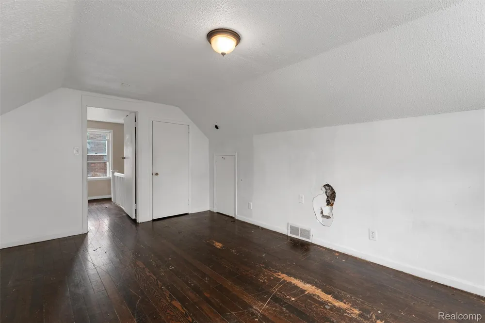 336 Sherbourne Street Inkster City, MI 48141