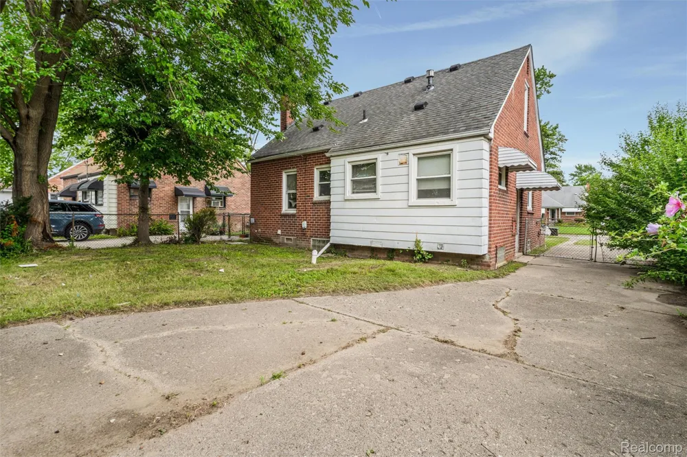 336 Sherbourne Street Inkster City, MI 48141