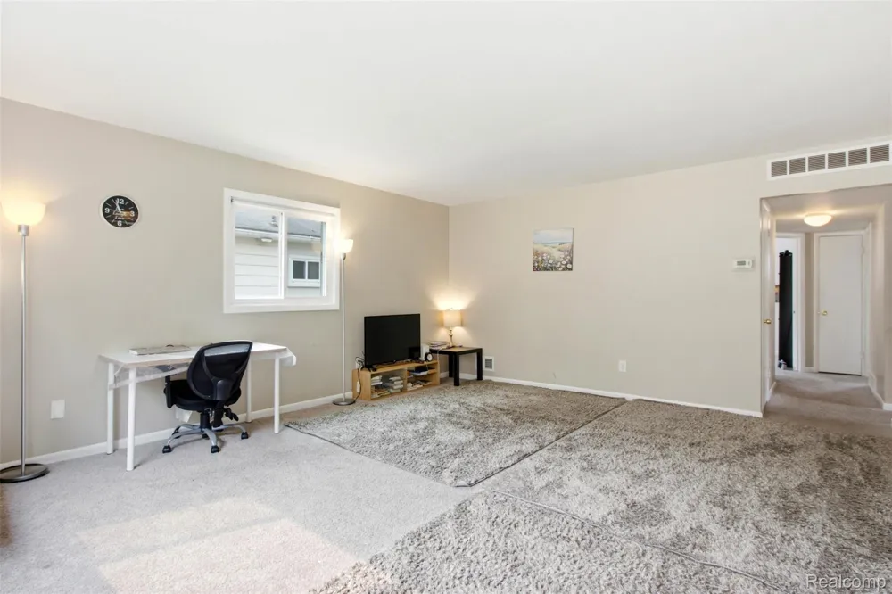6579 Highland Street Dearborn Heights City, MI 48127