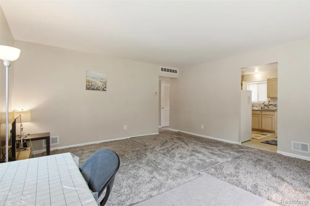 6579 Highland Street Dearborn Heights City, MI 48127