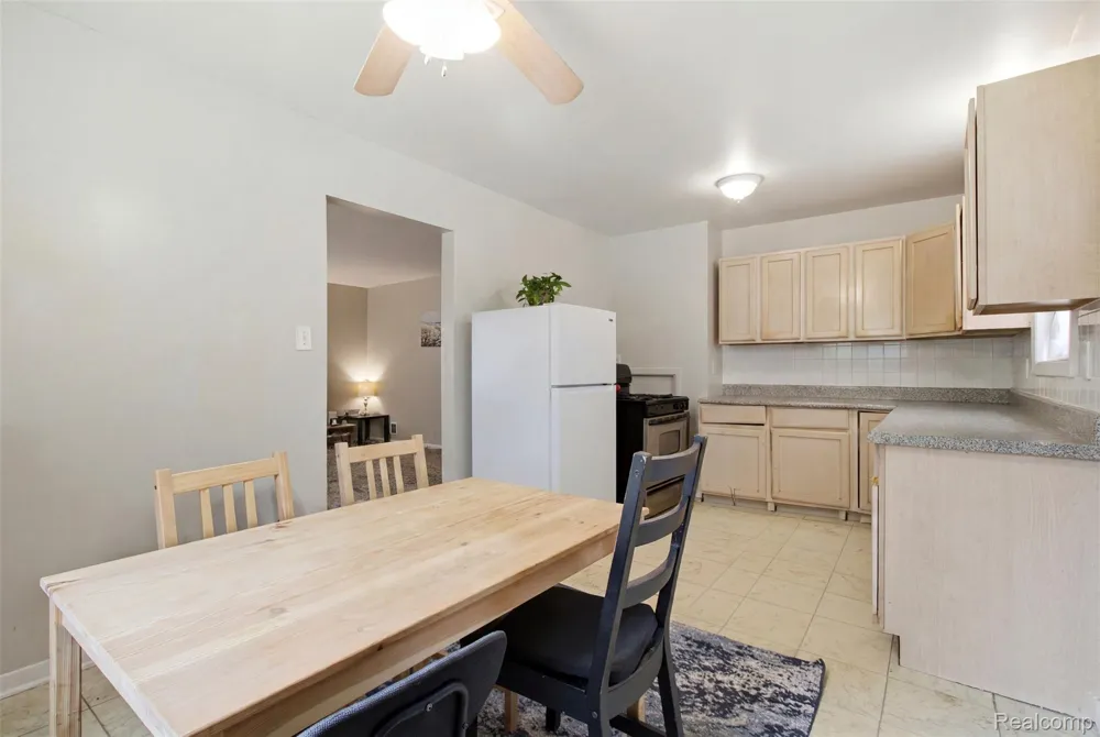 6579 Highland Street Dearborn Heights City, MI 48127