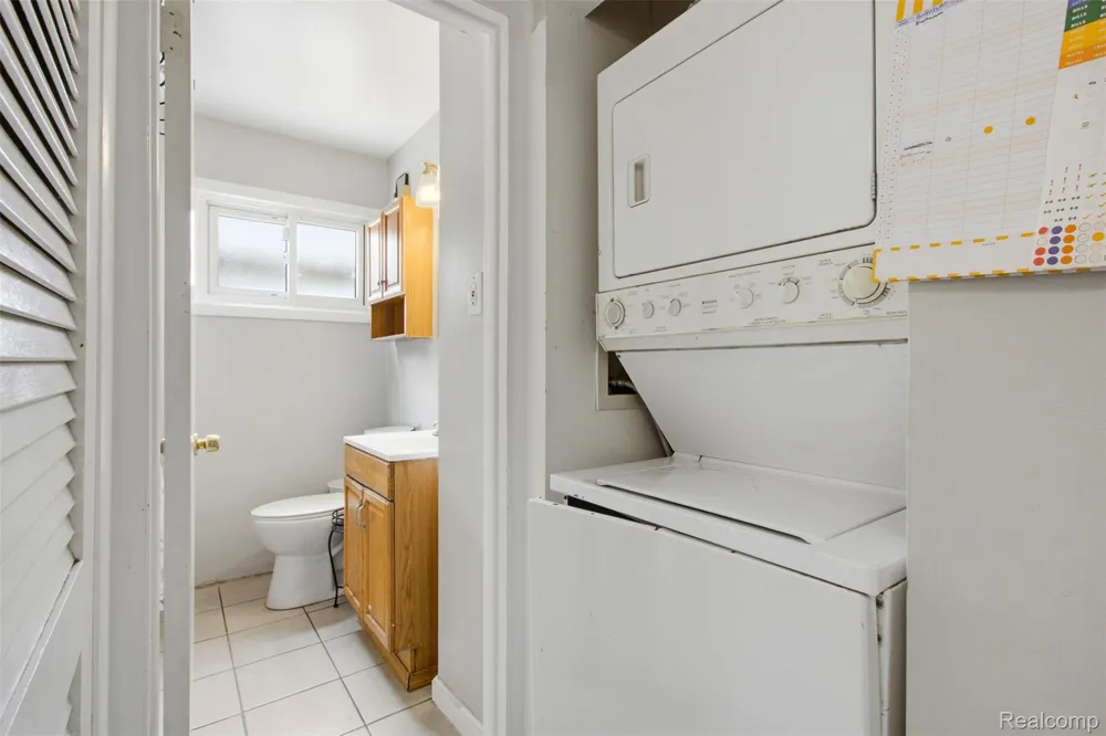 6579 Highland Street Dearborn Heights City, MI 48127