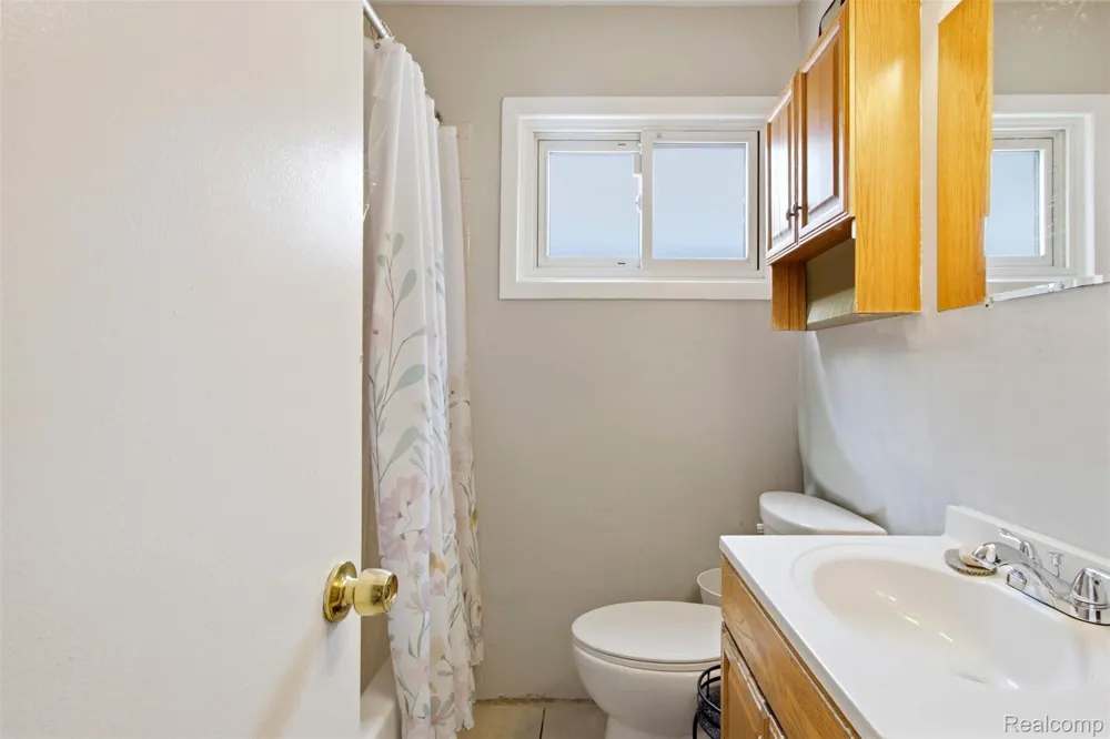 6579 Highland Street Dearborn Heights City, MI 48127
