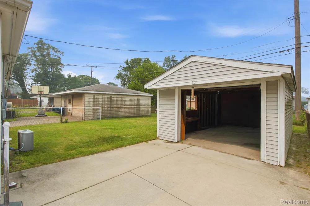 6579 Highland Street Dearborn Heights City, MI 48127