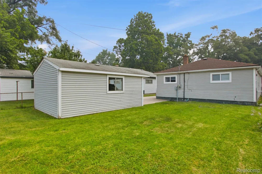 6579 Highland Street Dearborn Heights City, MI 48127