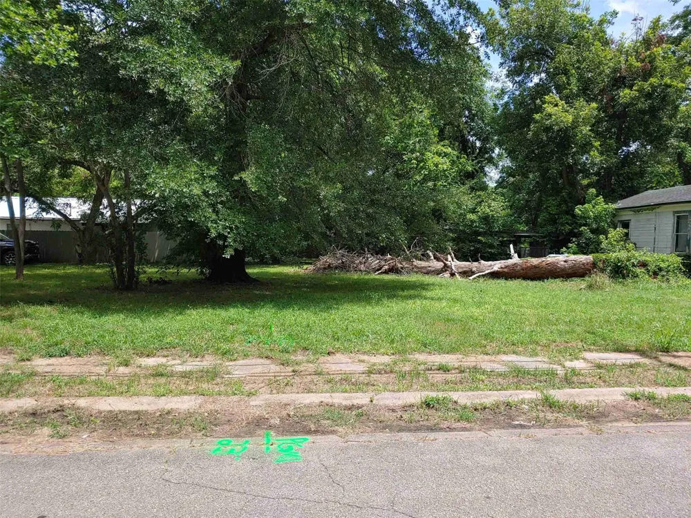 114 NW 13th Street Paris, TX 75460