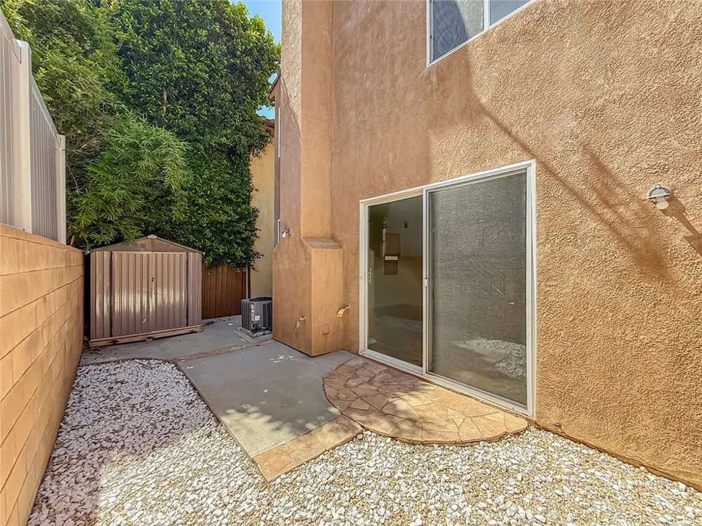 16724 Tim Ln Lake Balboa, CA 91406