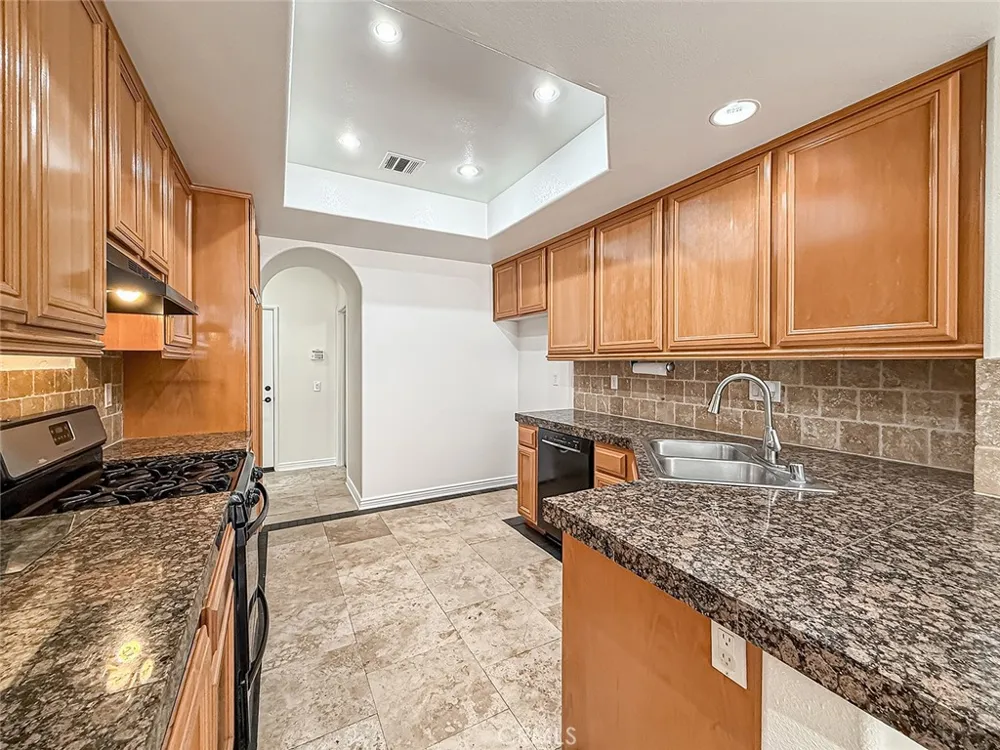 16724 Tim Ln Lake Balboa, CA 91406