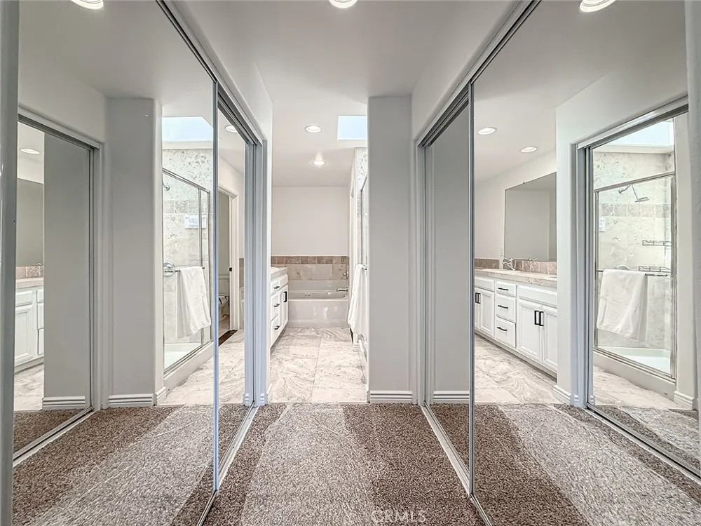 16724 Tim Ln Lake Balboa, CA 91406