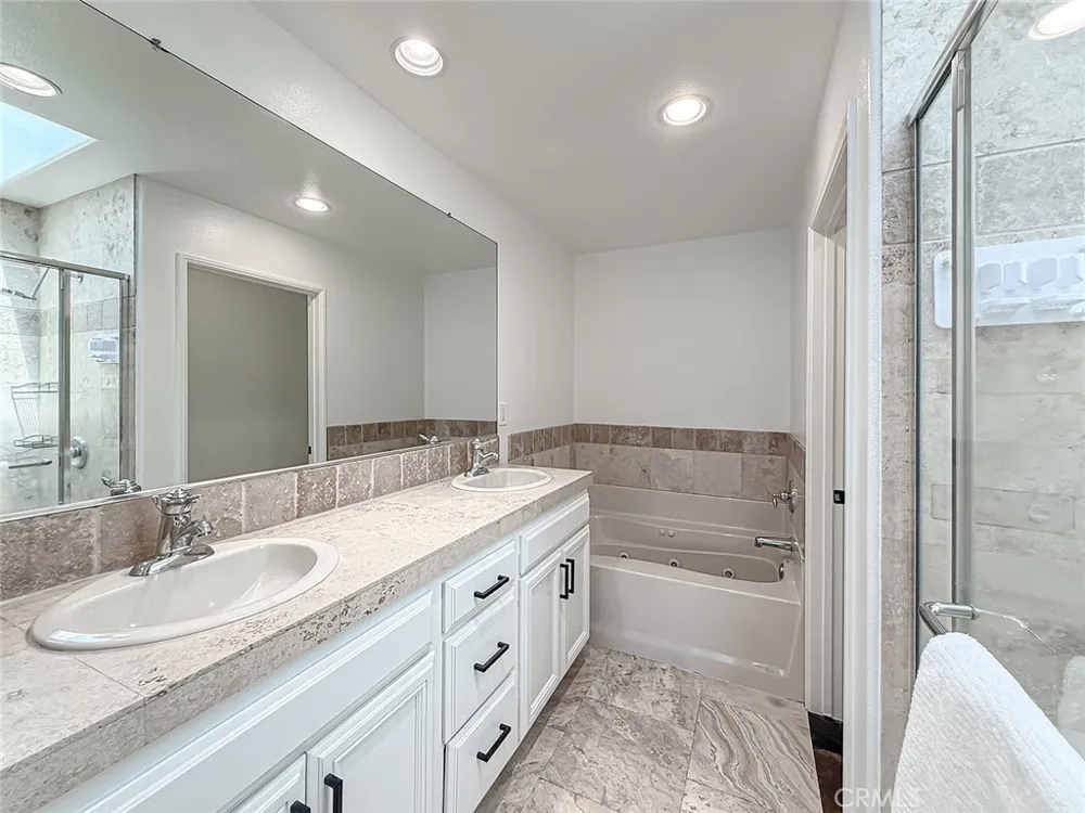 16724 Tim Ln Lake Balboa, CA 91406