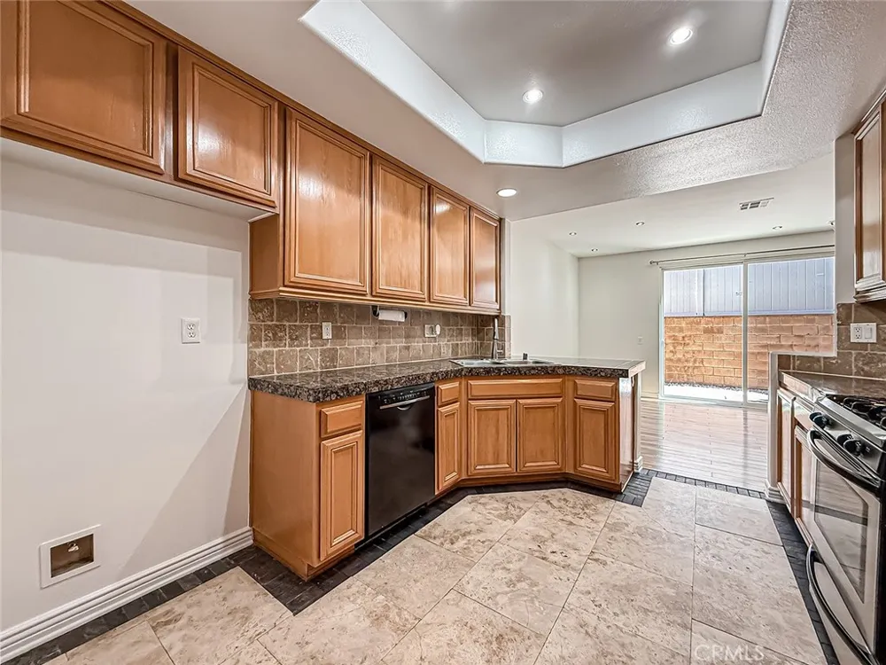 16724 Tim Ln Lake Balboa, CA 91406