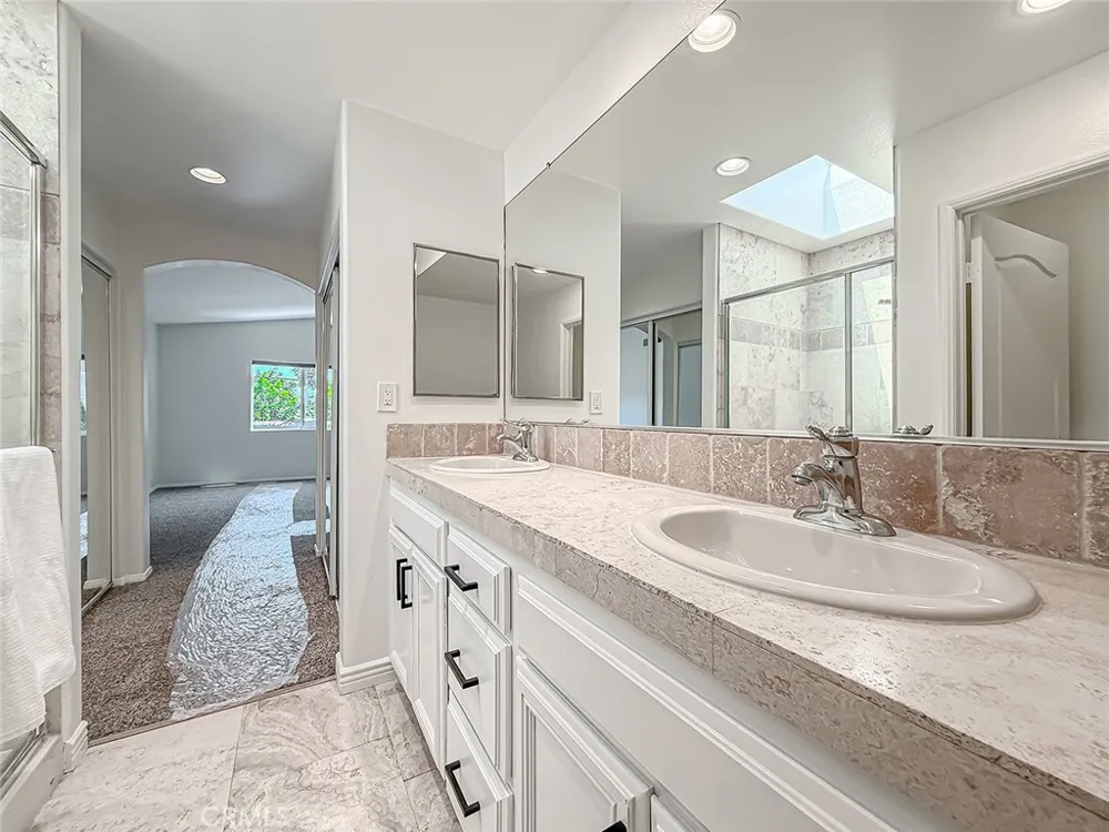 16724 Tim Ln Lake Balboa, CA 91406