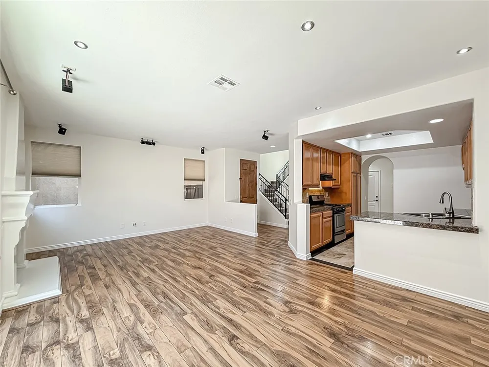 16724 Tim Ln Lake Balboa, CA 91406