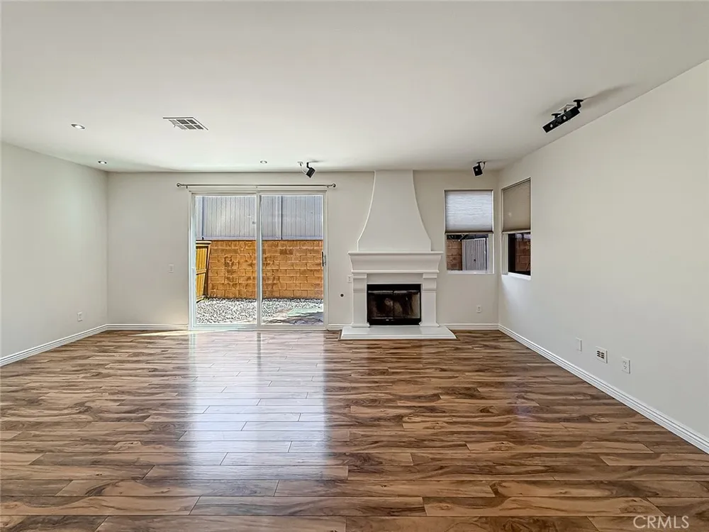 16724 Tim Ln Lake Balboa, CA 91406
