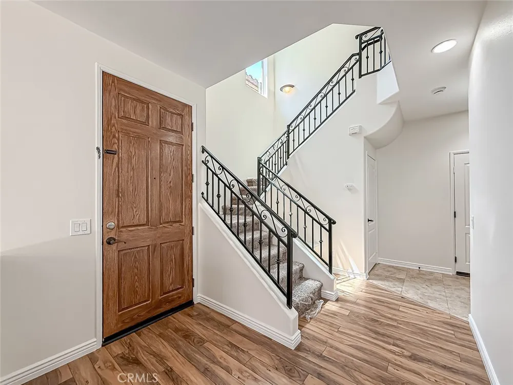 16724 Tim Ln Lake Balboa, CA 91406