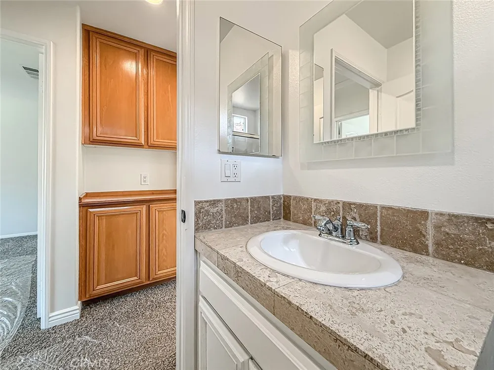 16724 Tim Ln Lake Balboa, CA 91406