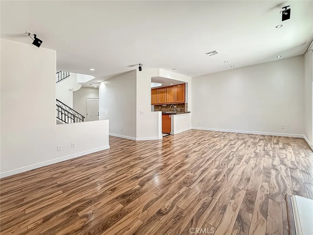 16724 Tim Ln Lake Balboa, CA 91406