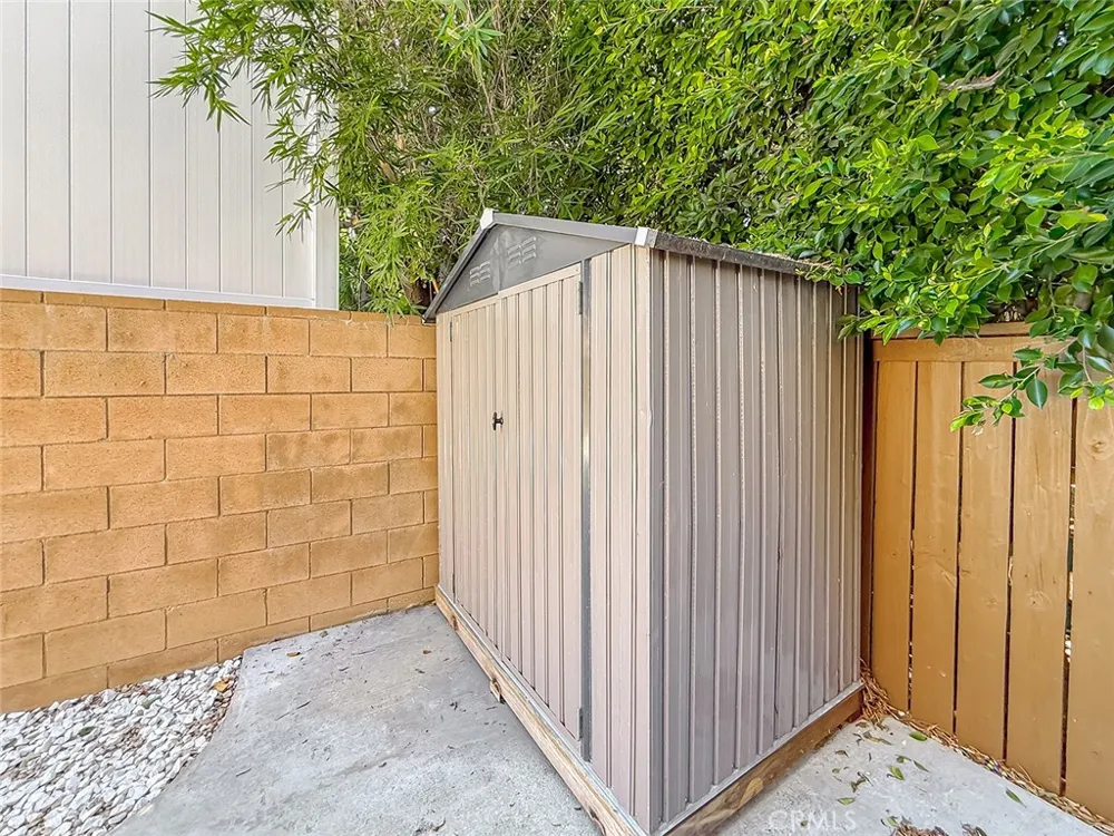 16724 Tim Ln Lake Balboa, CA 91406