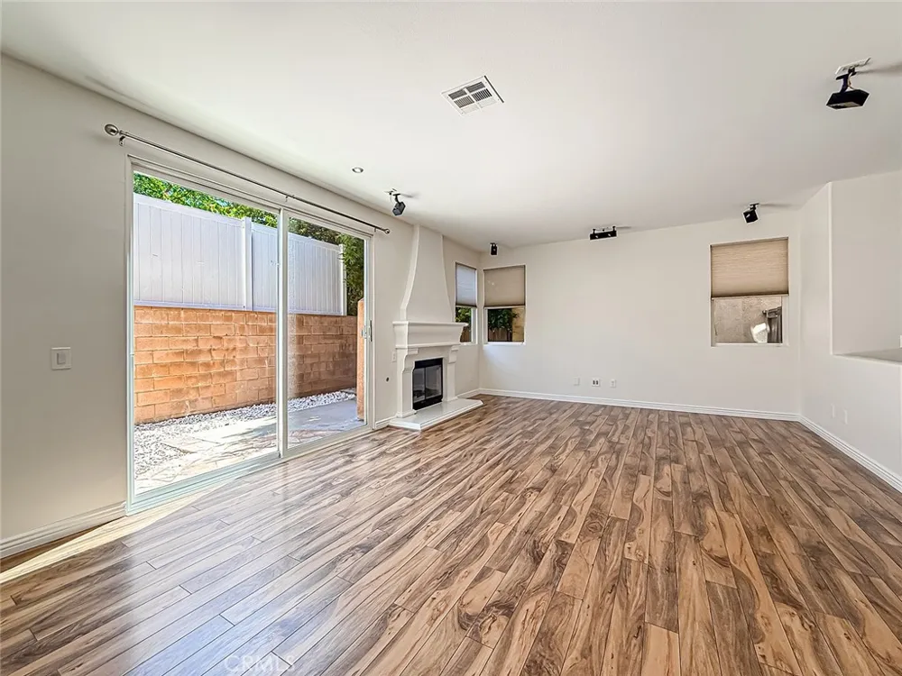 16724 Tim Ln Lake Balboa, CA 91406