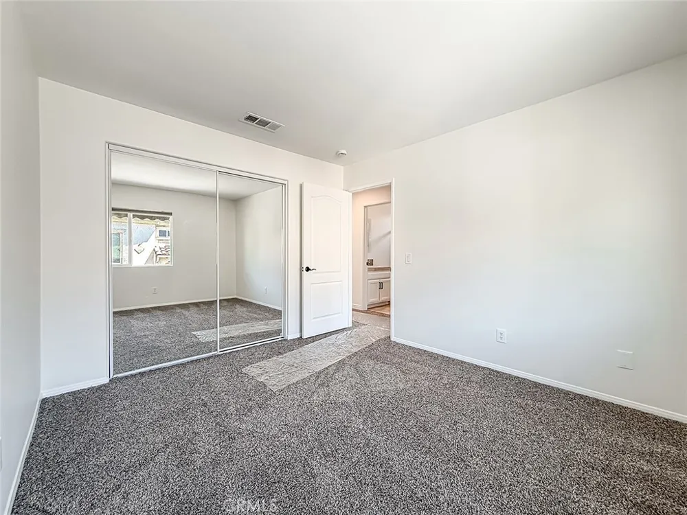 16724 Tim Ln Lake Balboa, CA 91406