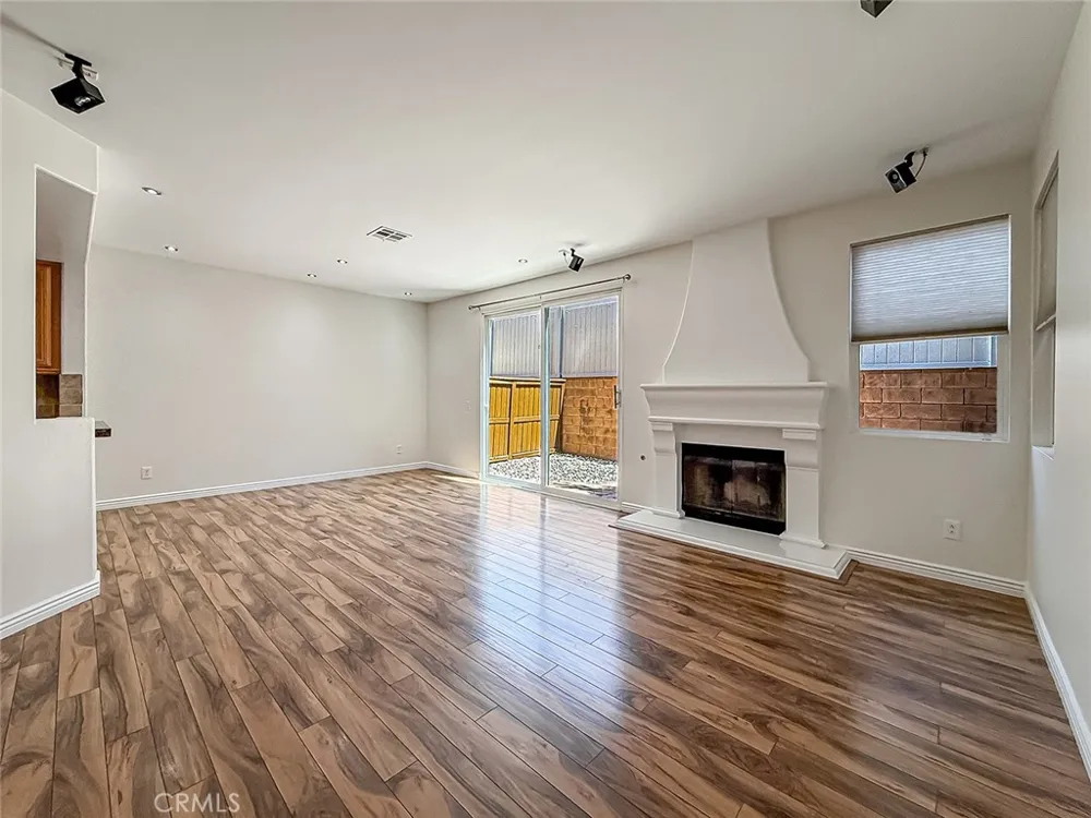 16724 Tim Ln Lake Balboa, CA 91406